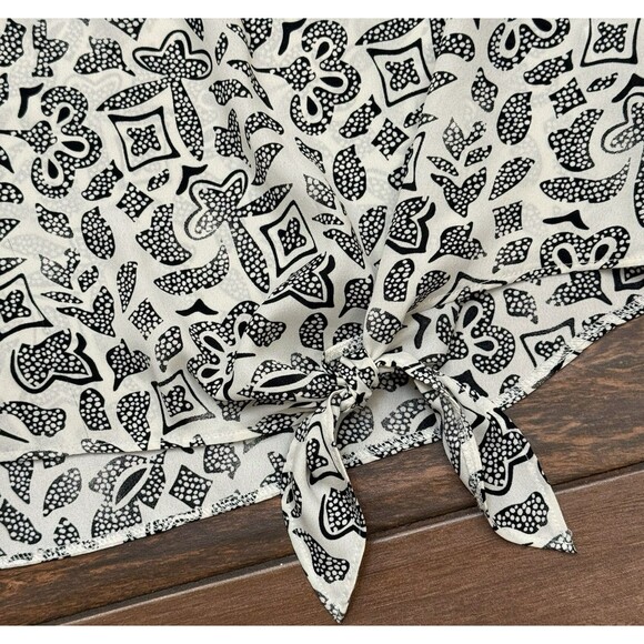 Cato Tie Front Black Ivory Tribal Short Sleeve Flowy Blouse Lightweight Sz M - Picture 4 of 8